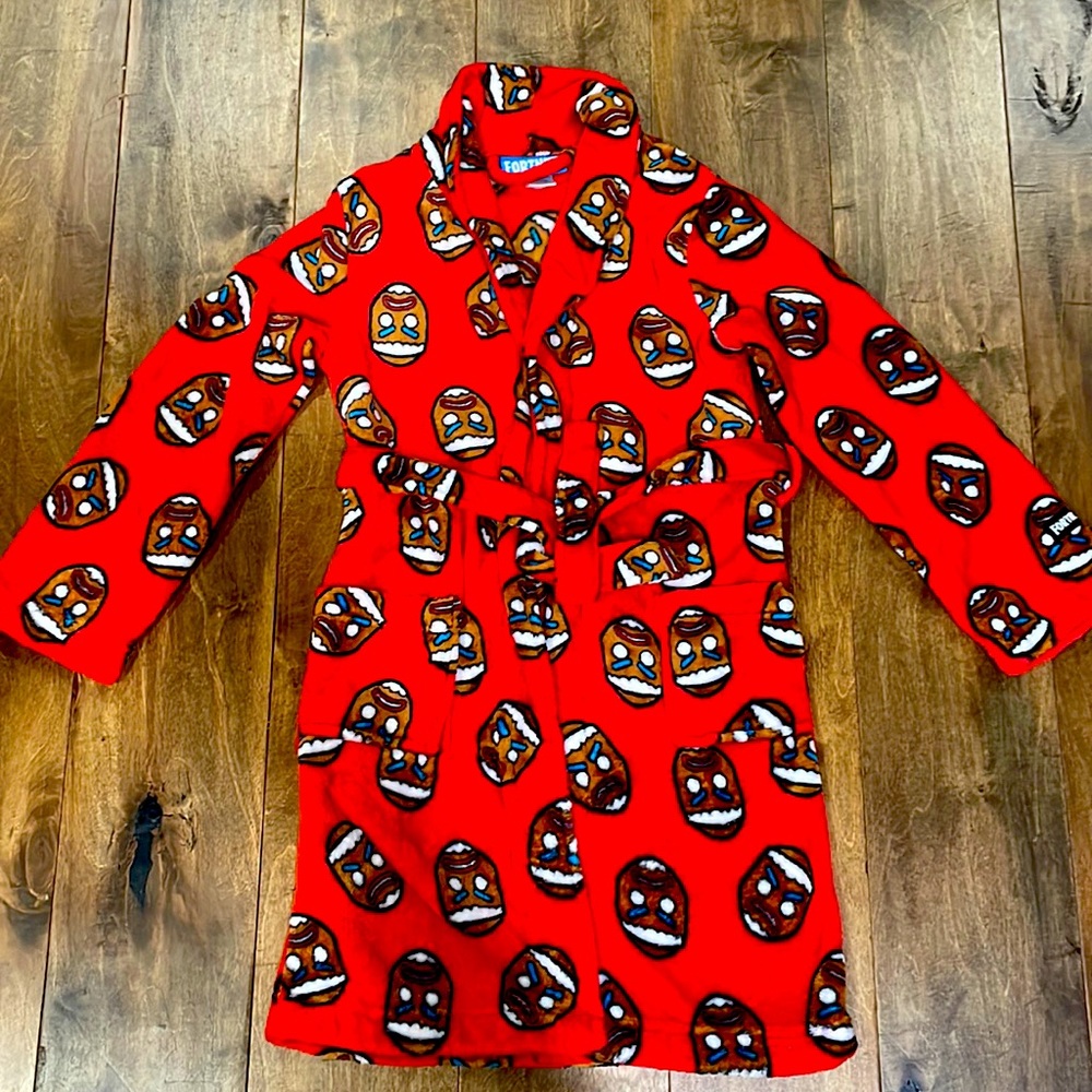 Fortnite robe with pockets. Boys size 16